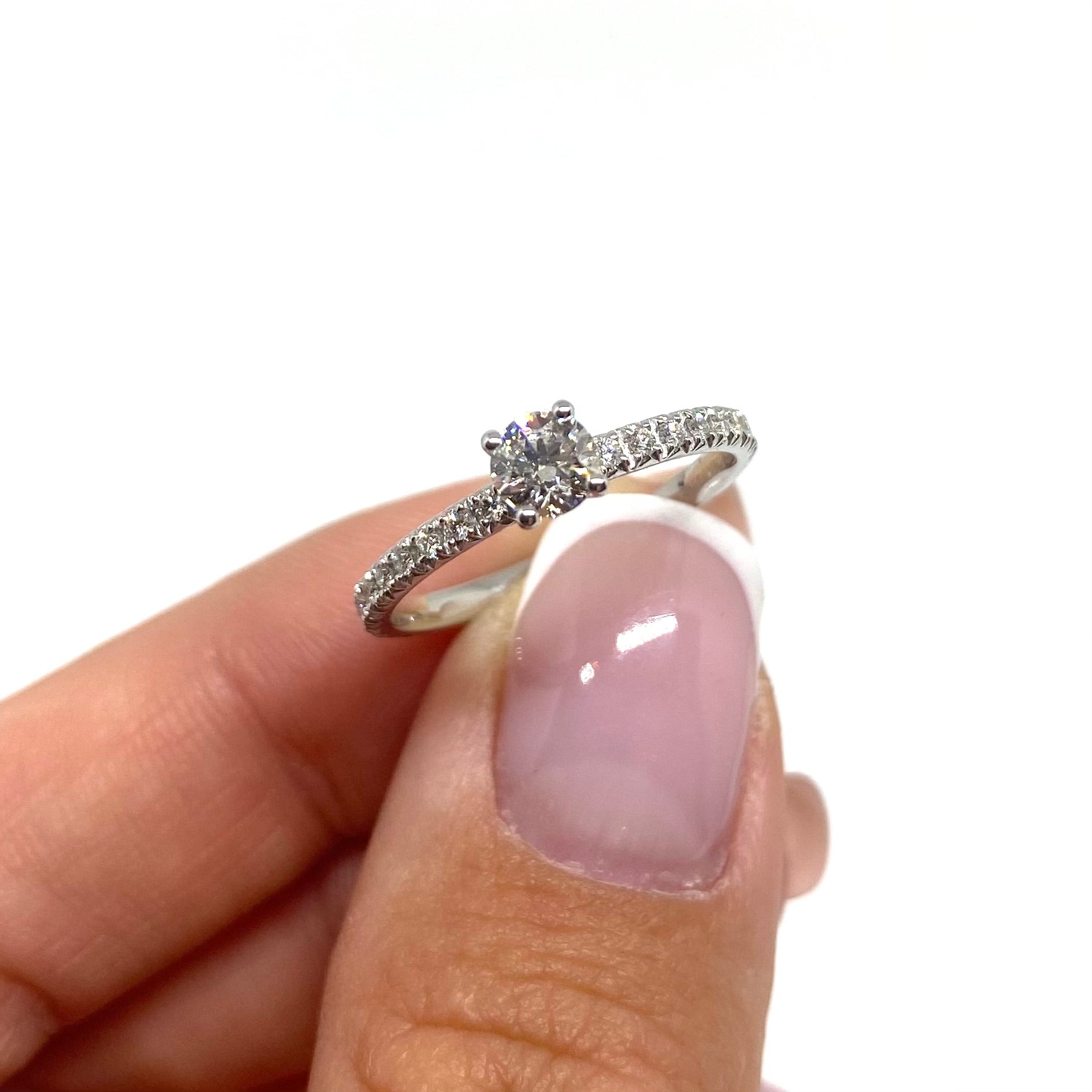 Solitario con Diamanti sul Gambo