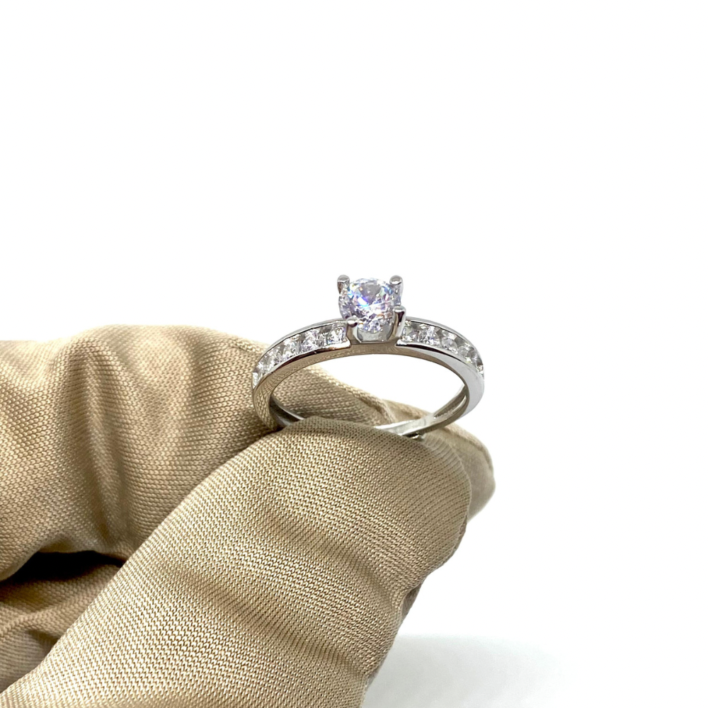 Anello Argento e Zirconi + Confezione Rosa S.Valentino GRATIS