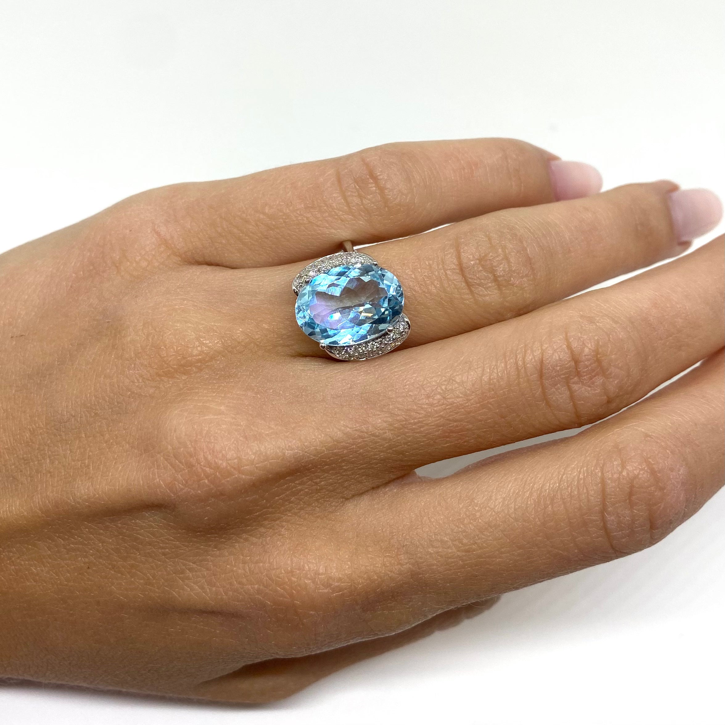 Anello con Topazio Azzurro