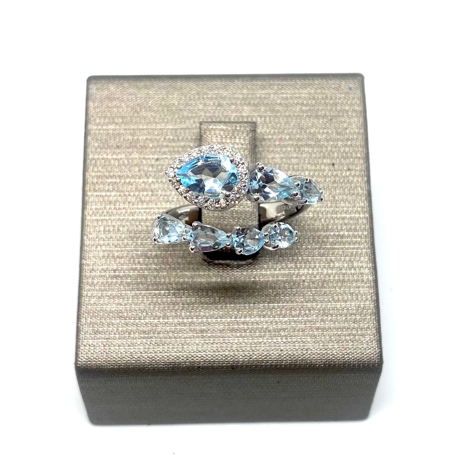 Anello oro 18 kt e acquamarina