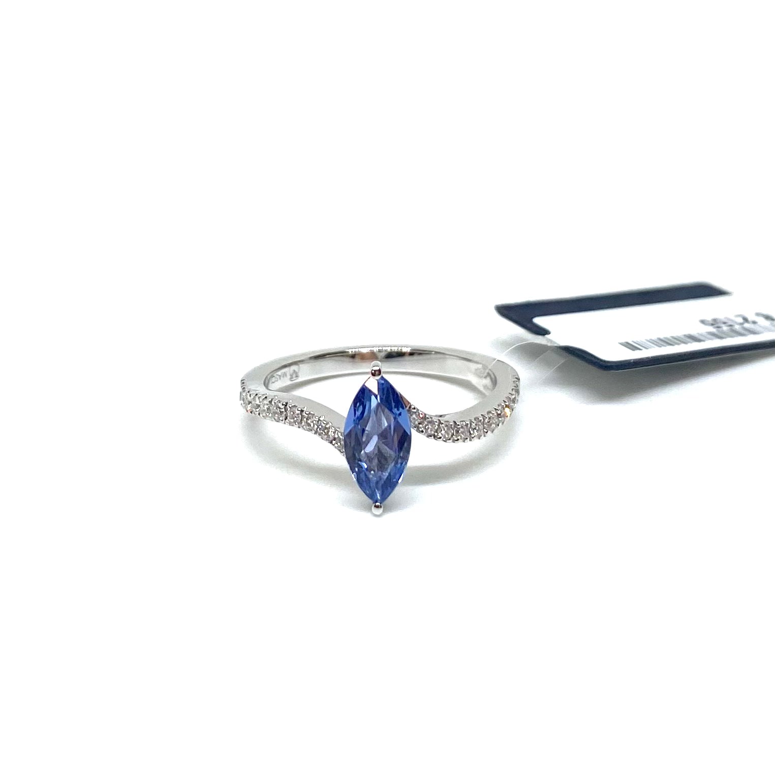 Anello con Zaffiro e Diamanti sul Gambo