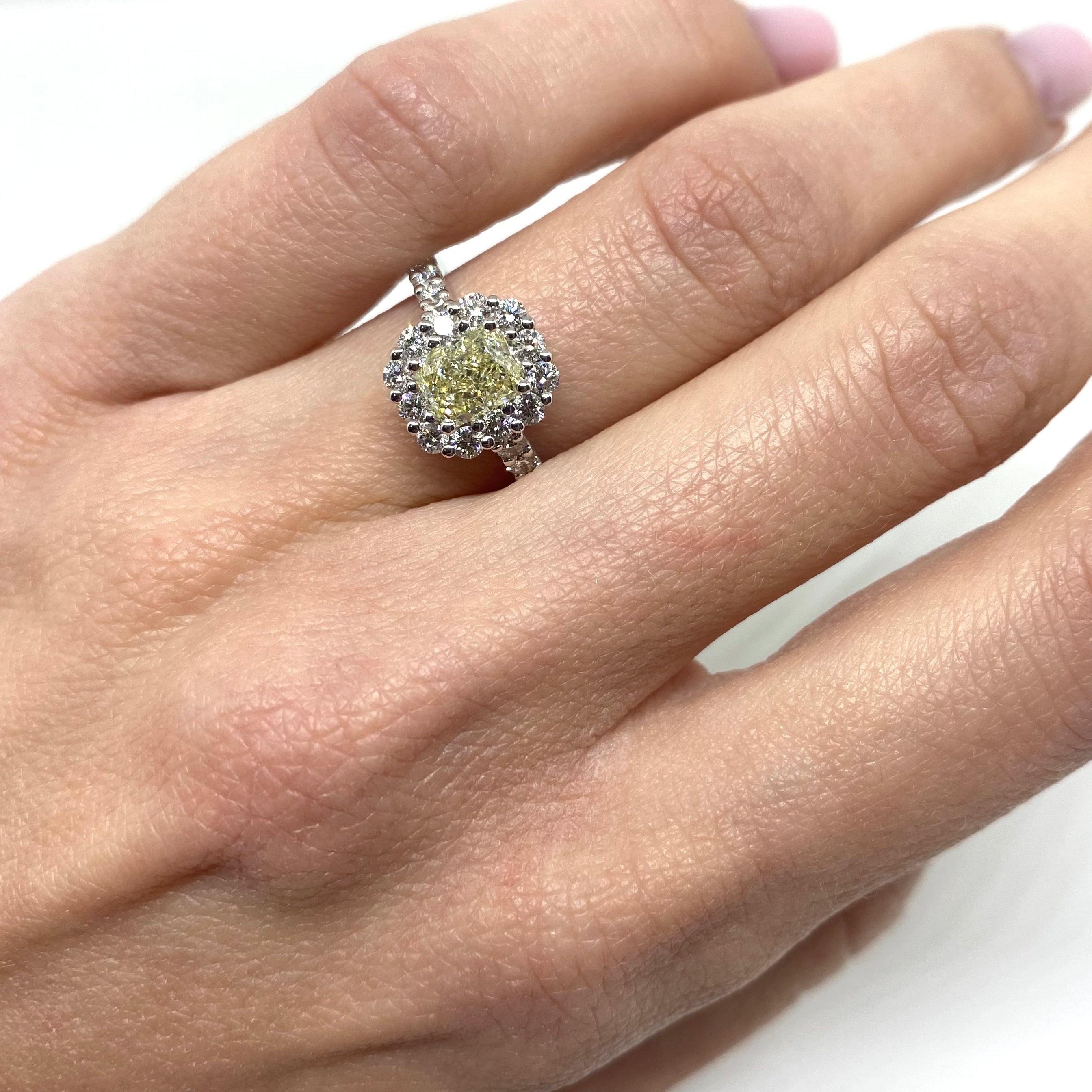 Anello con Diamante Fancy Yellow