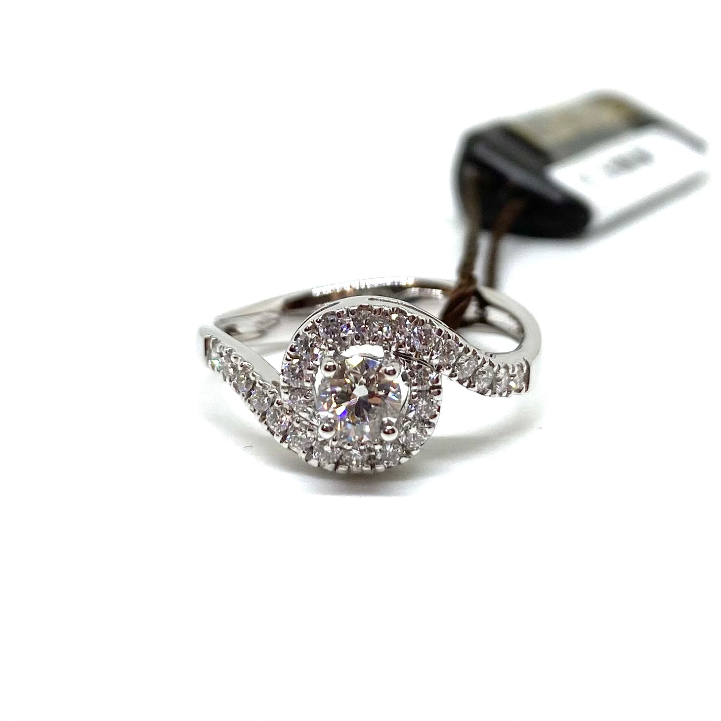 Anello in Oro Bianco con Diamante Centrale - Armonia