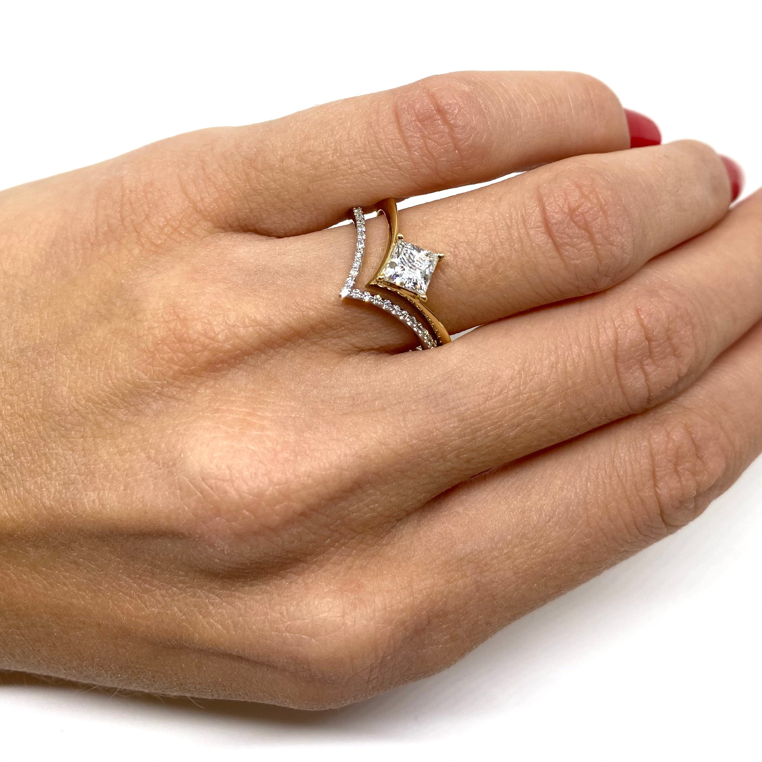 Solitario a V - Oro Giallo e Diamante Lab Grown