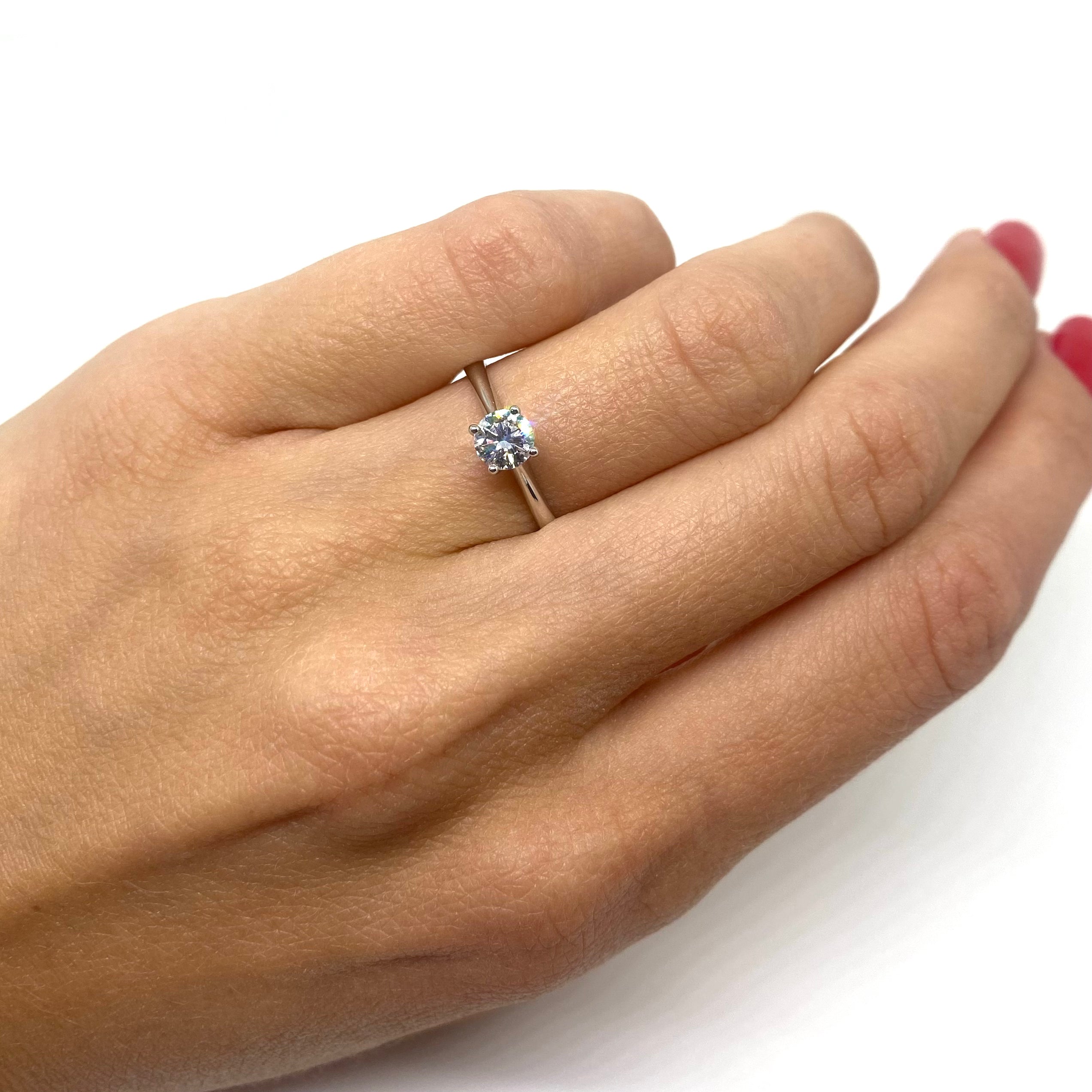 Anello Solitario Classico - Oro e Diamanti