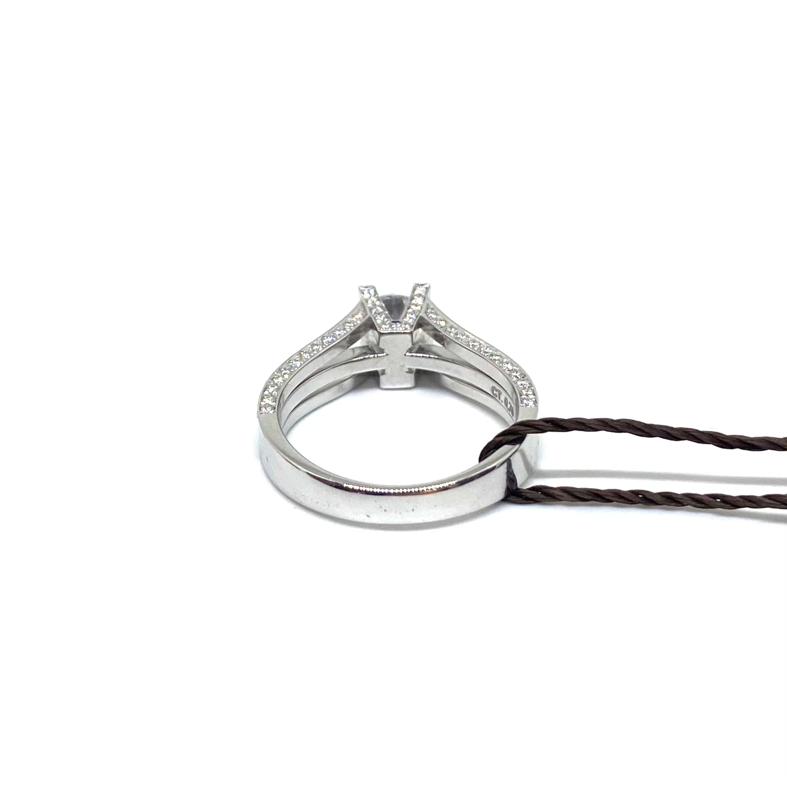 Solitario con Pietre sul Gambo - Oro e Diamanti