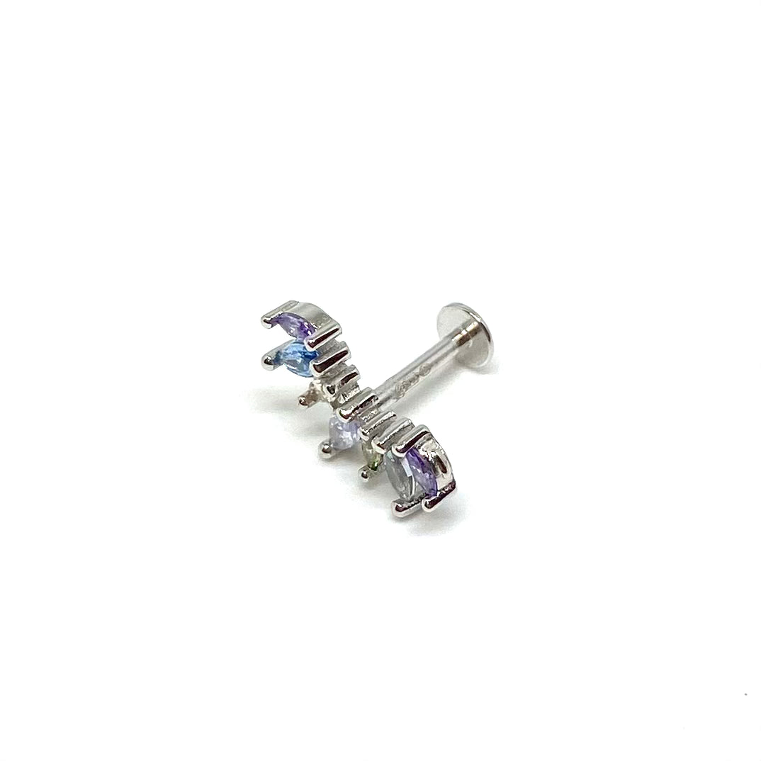 Piercing orecchino arcobaleno