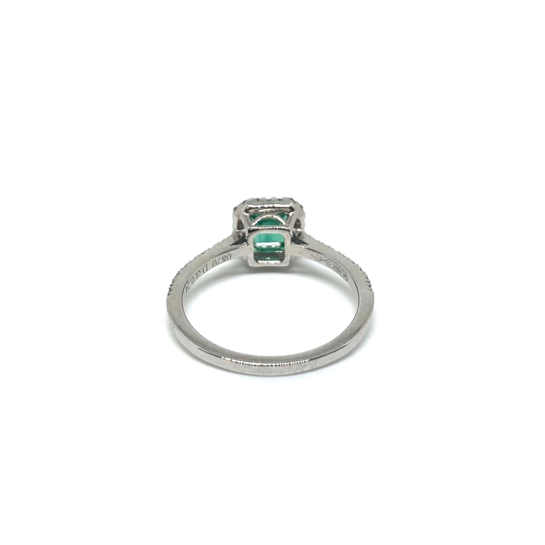 Solitario Halo con smeraldo