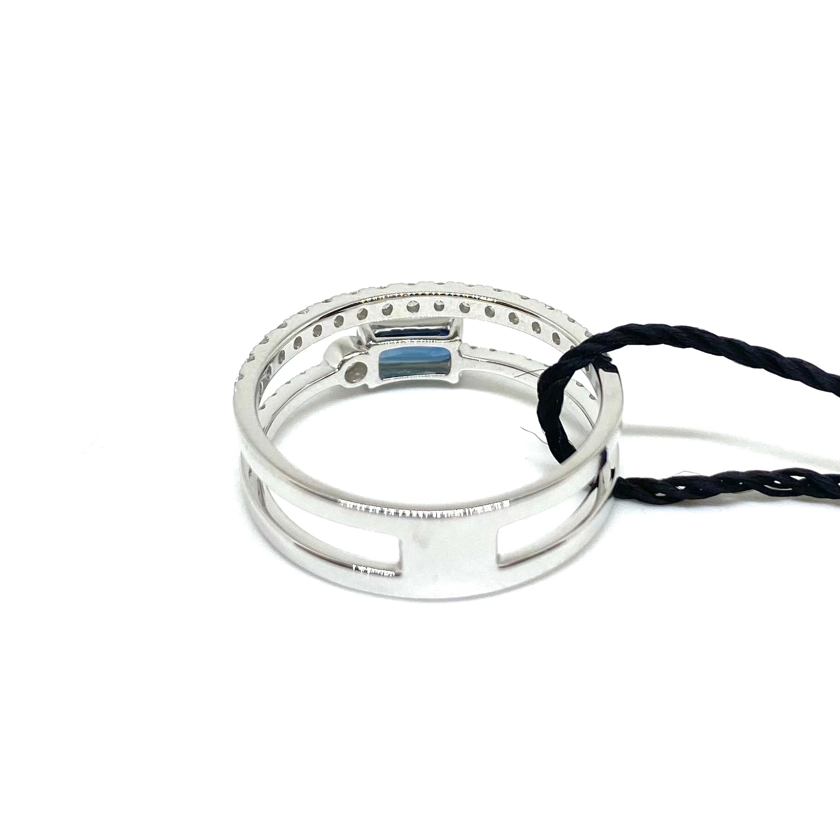 Anello Doppia Fila di Diamanti e Zaffiro