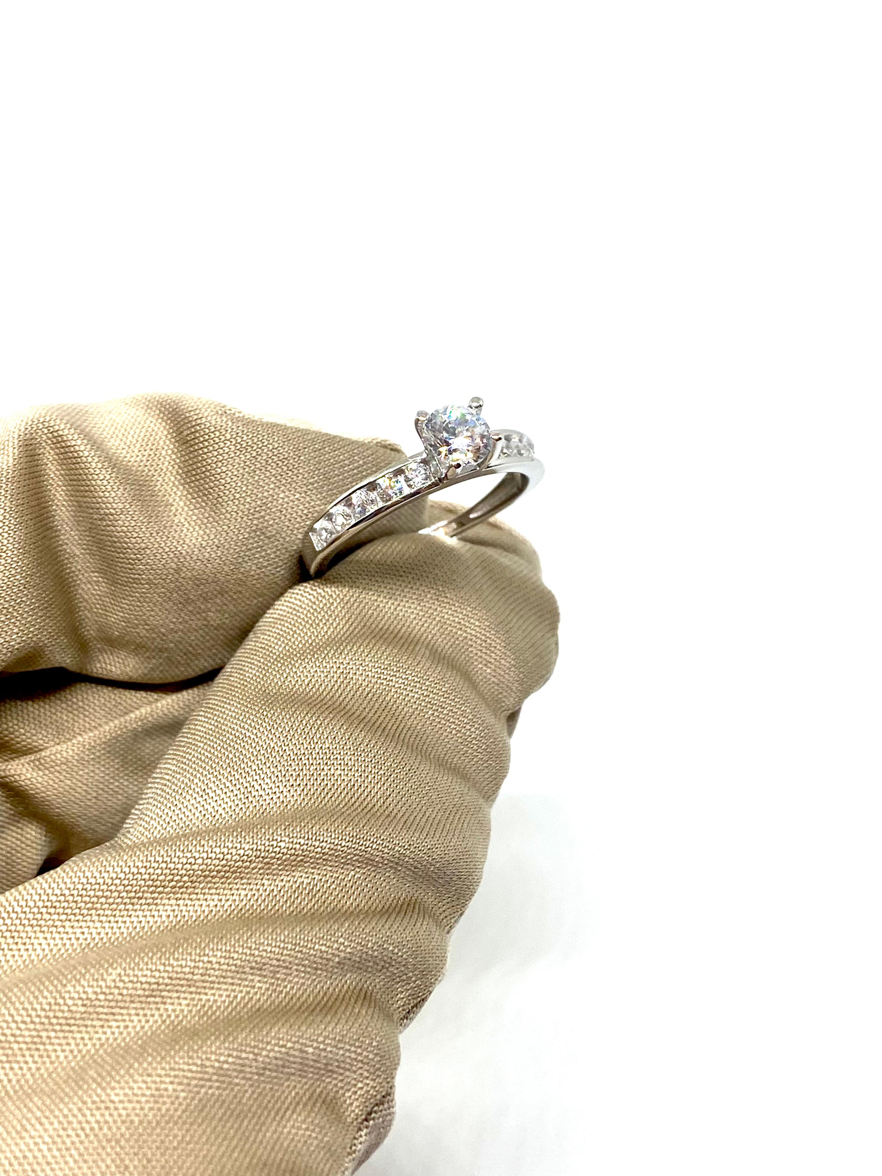 Anello Argento e Zirconi + Confezione Rosa S.Valentino GRATIS