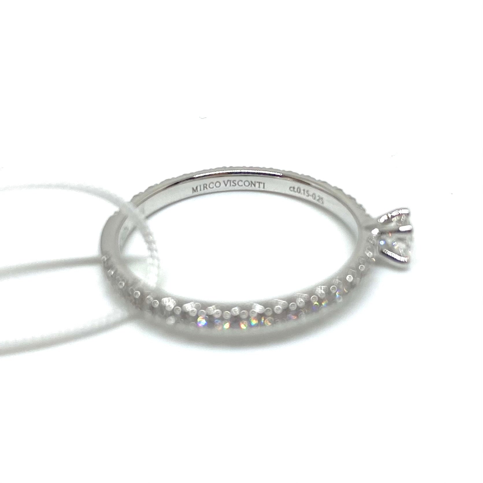 Solitario con Diamanti sul Gambo