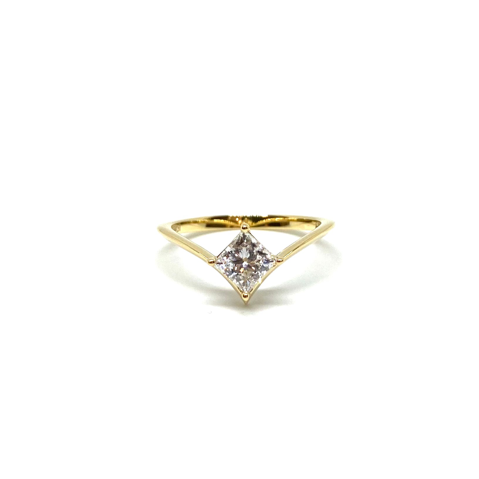 Solitario a V - Oro Giallo e Diamante Lab Grown