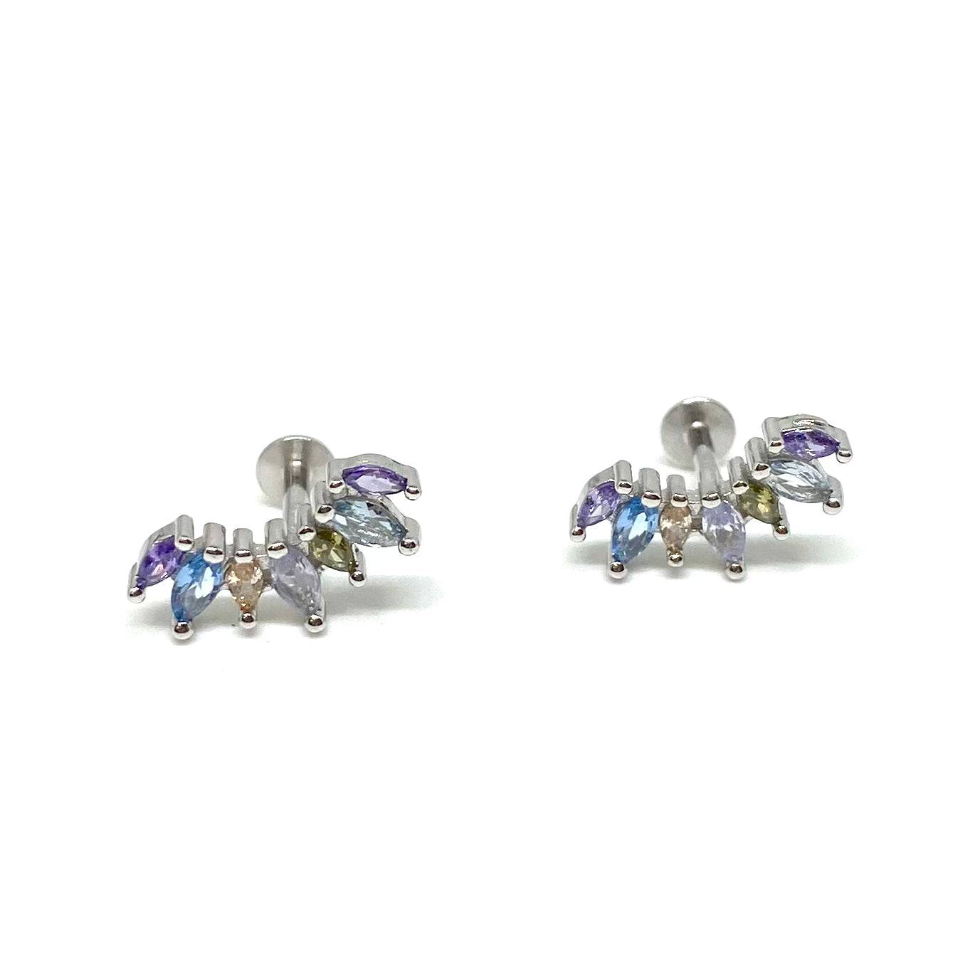 Piercing orecchino arcobaleno