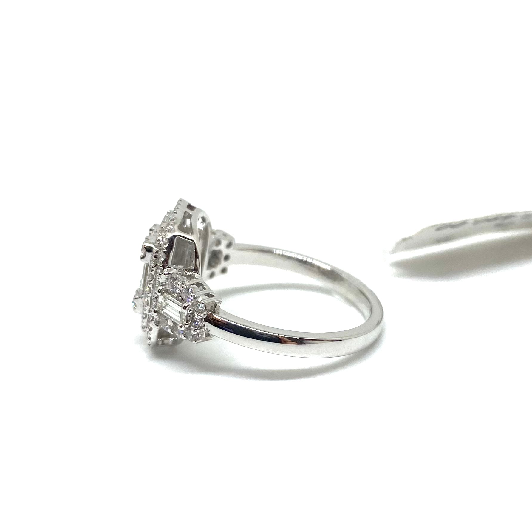 Anello Taglio Baguette