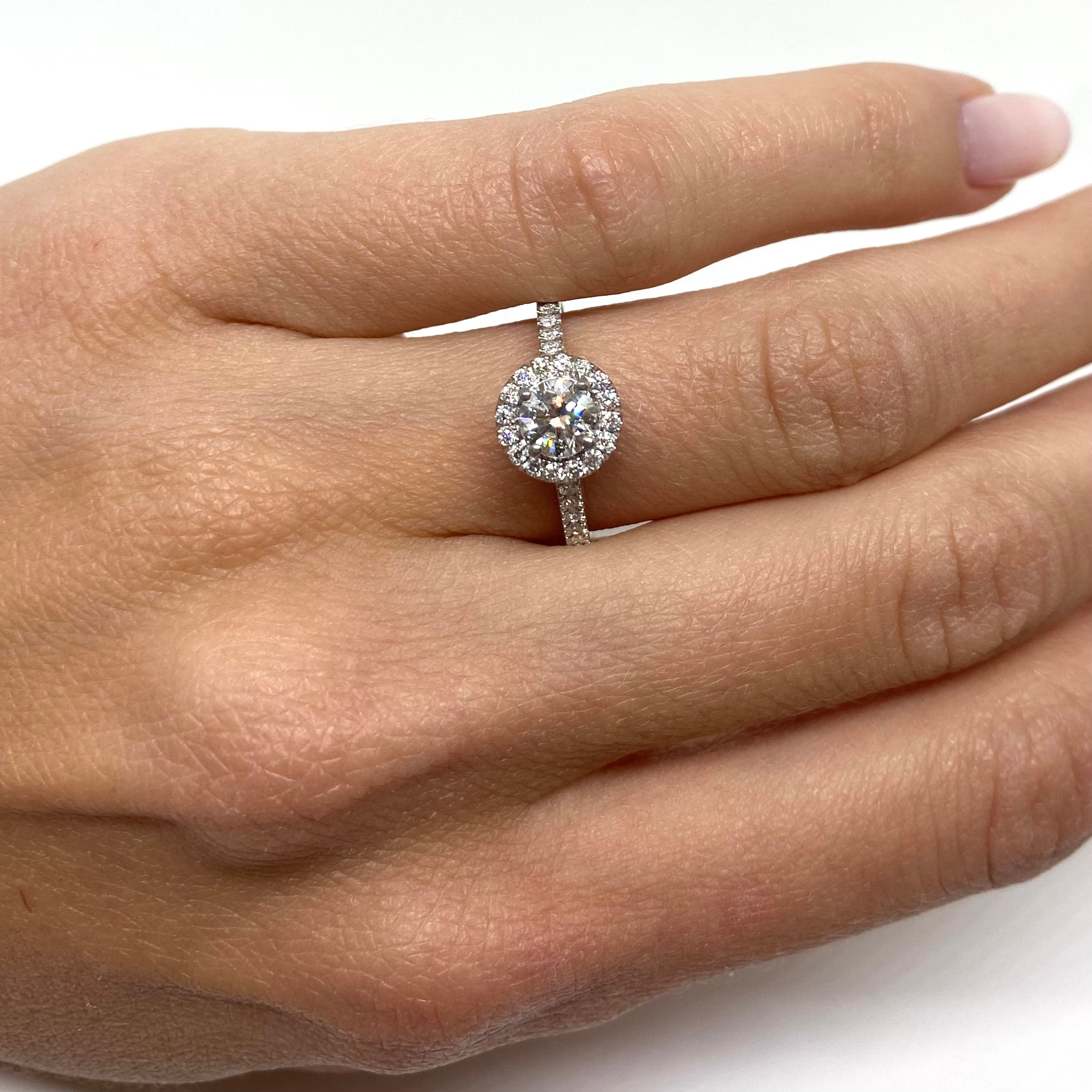 Solitario Halo con Pietre sul Gambo