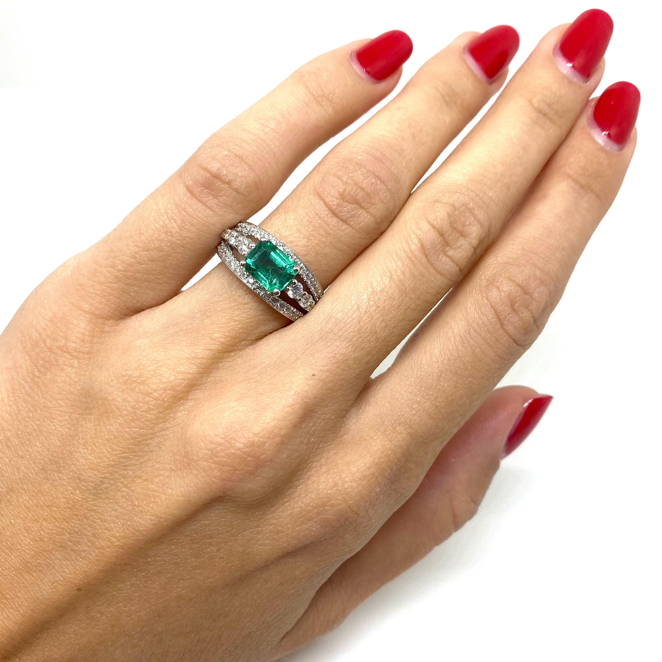 Anello Fascia Smeraldo e Diamanti