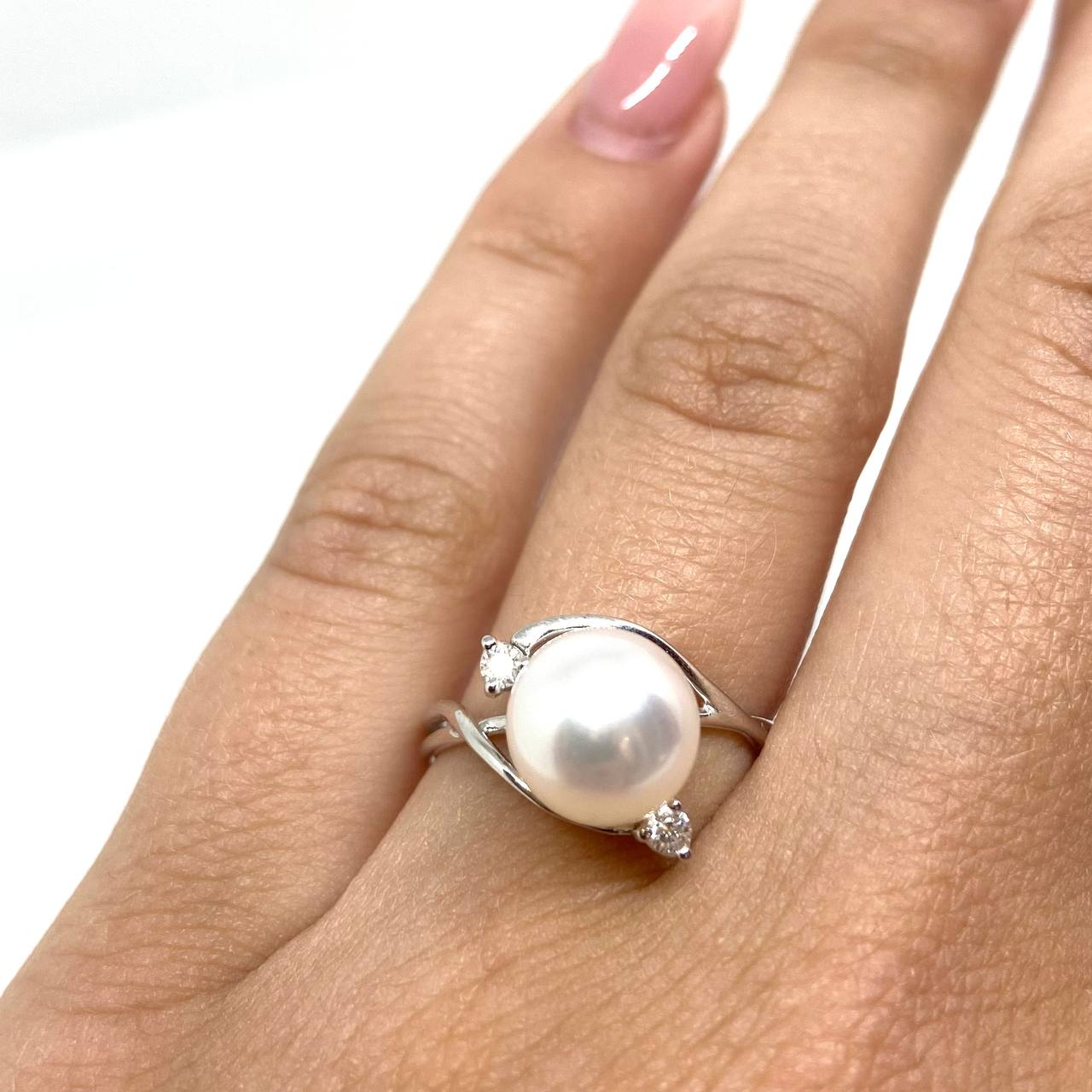 Anello perla e oro bianco