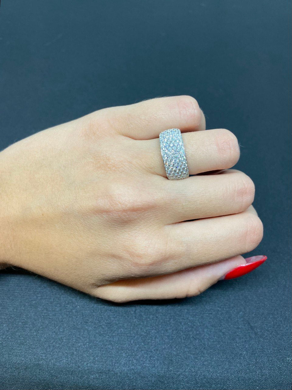 Anello fascia di diamanti