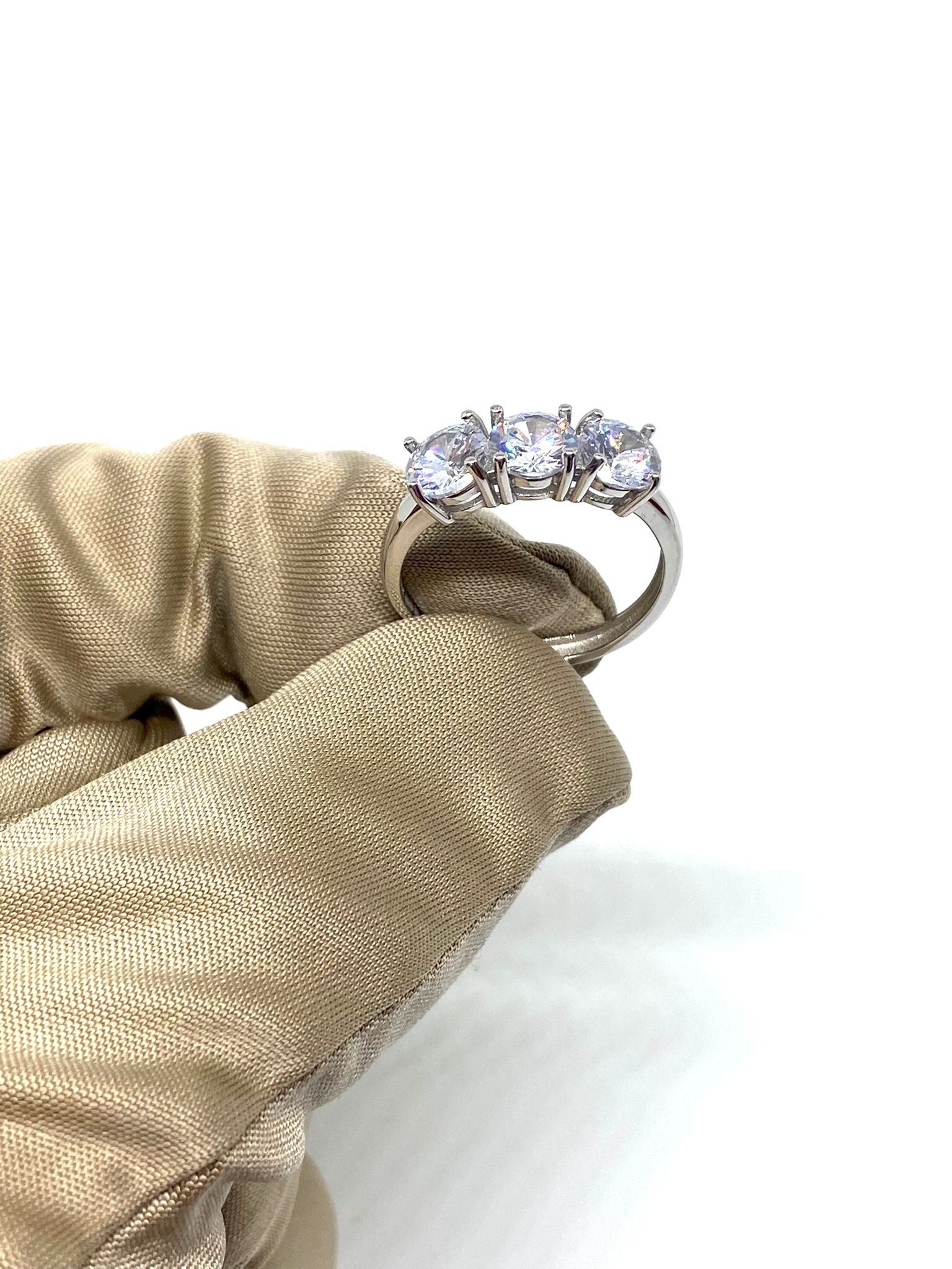 Anello Argento e Zirconi + Confezione Rosa S.Valentino GRATIS